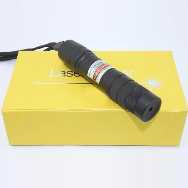 300mW adjustable focus green laser pointer
