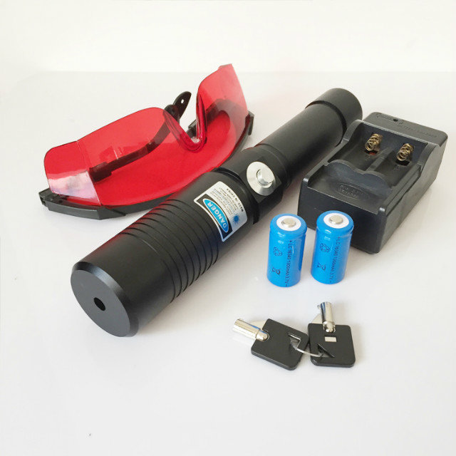 30000mw blue laser pointer burning cigarette