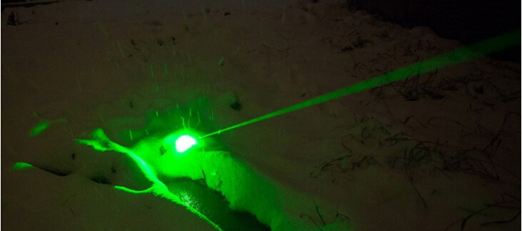 10000mw Laser Flashlight Melting Snow