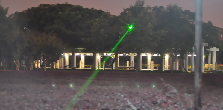 powerful 100mw laser pen